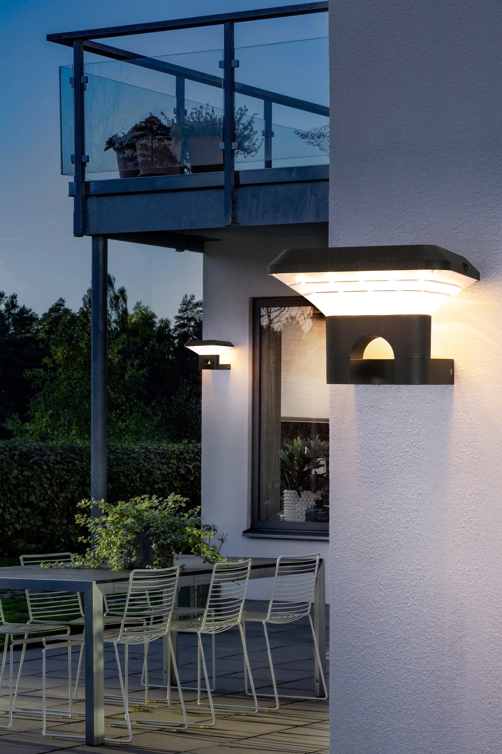 Ark Series Solar Wall Light GT-BD1201 used on a modern villa exterior for decorative wall lighting