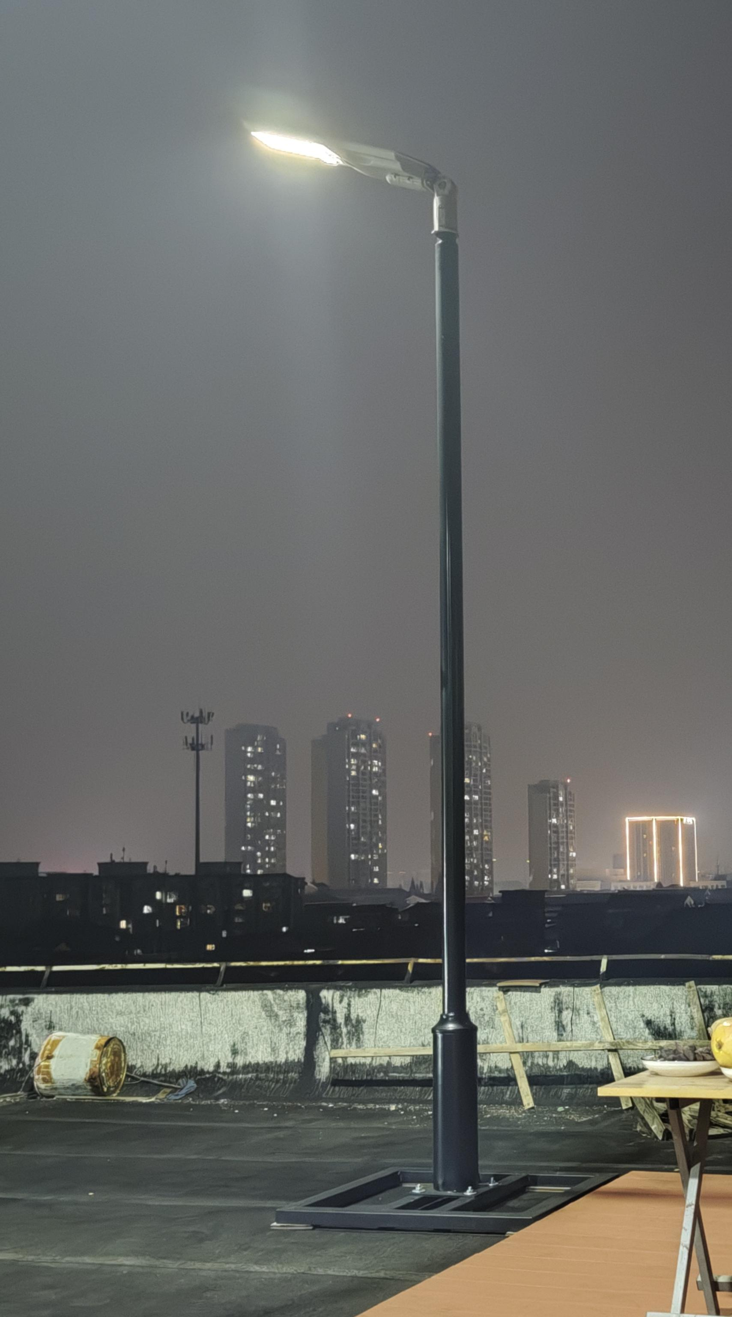 FQ1-B all-in-one solar street light installed on pole for night lighting application