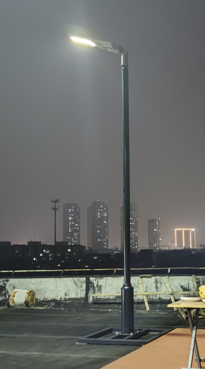 FQ1-B all-in-one solar street light installed on pole for night lighting application