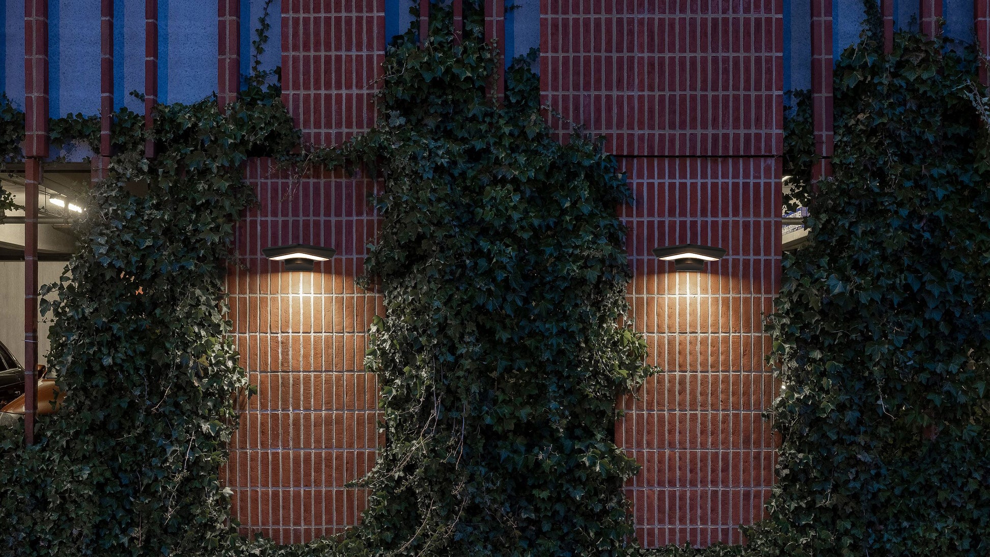 Light Cube Series solar wall lights BD4003 used on a brick exterior wall for decorative outdoor lighting