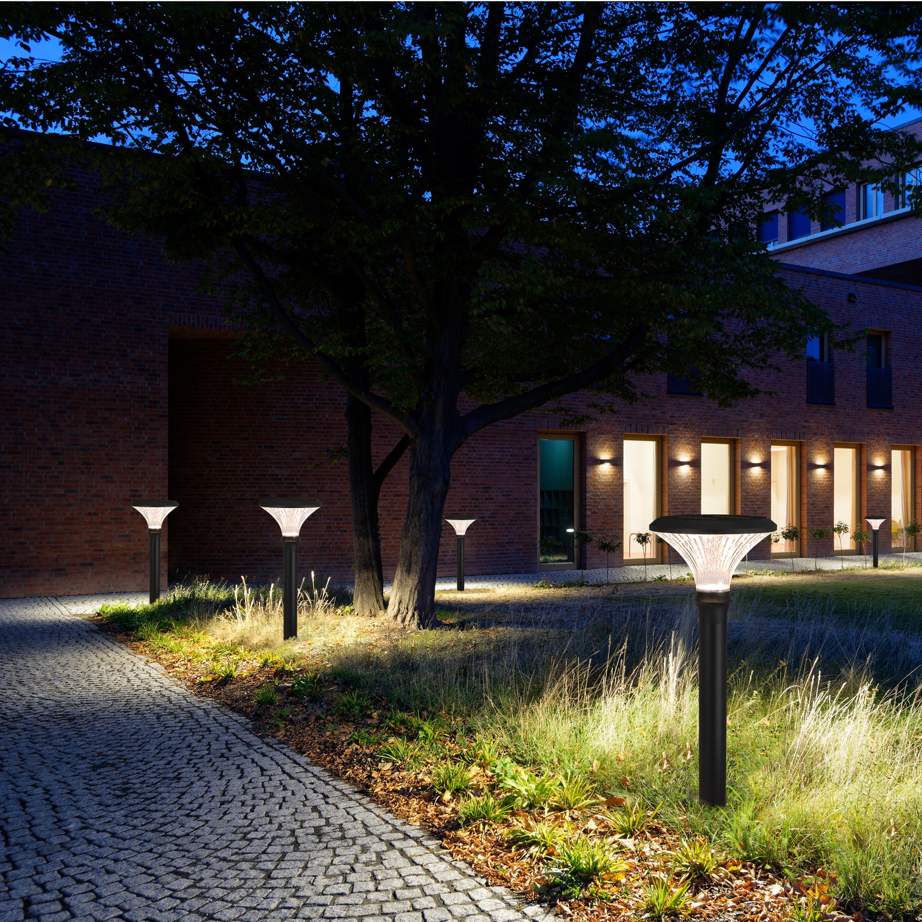 Round Diamond Series solar lawn lights used for commercial landscape pathway lighting