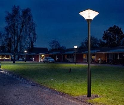 Square Diamond Series Solar Garden Light TYD8805 used in a residential outdoor lighting project